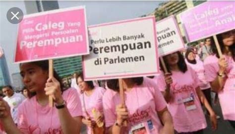 Respons masyarakat terhadap hak pilih perempuan